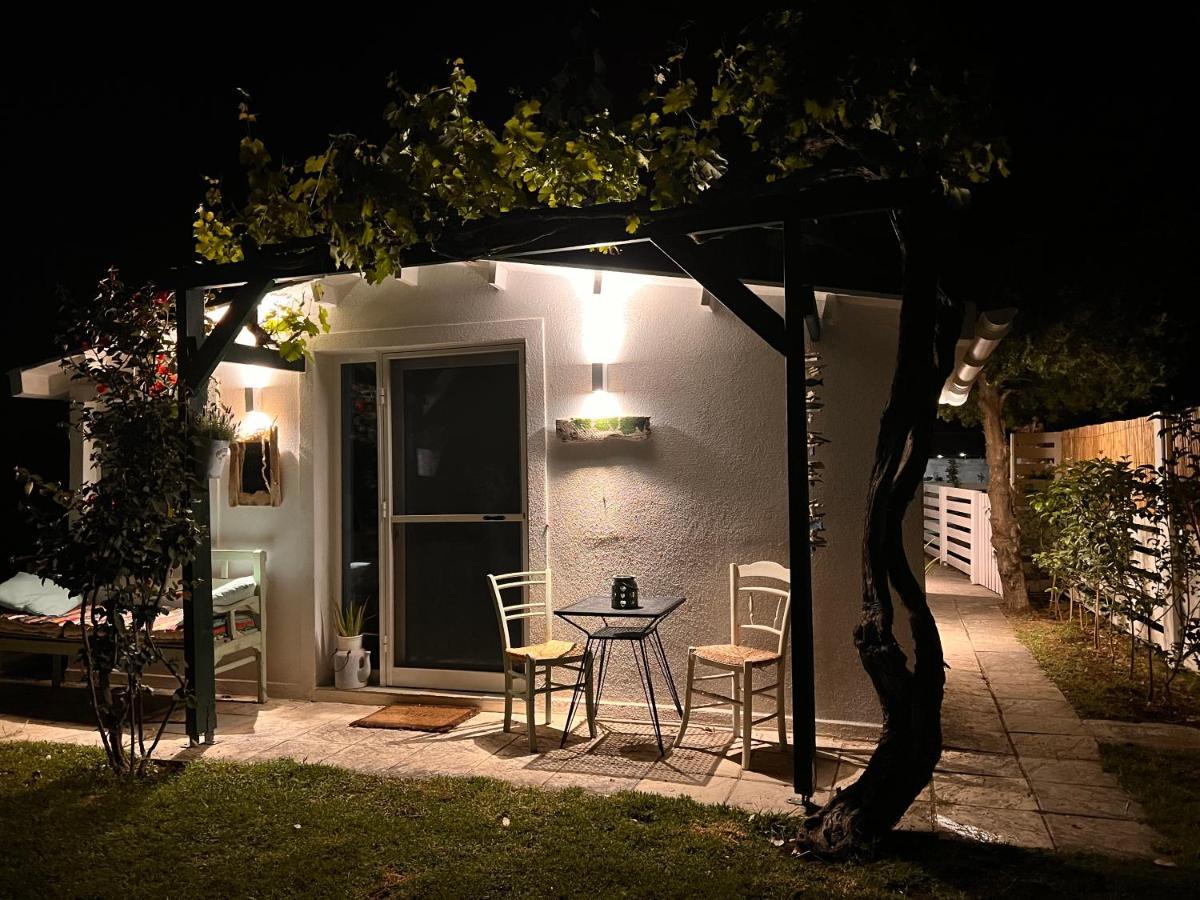 Appartamento Under The Vine Garden House Platánion Esterno foto