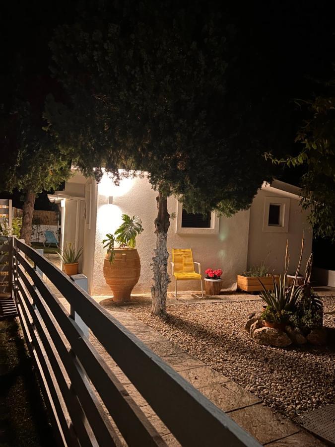 Appartamento Under The Vine Garden House Platánion Esterno foto