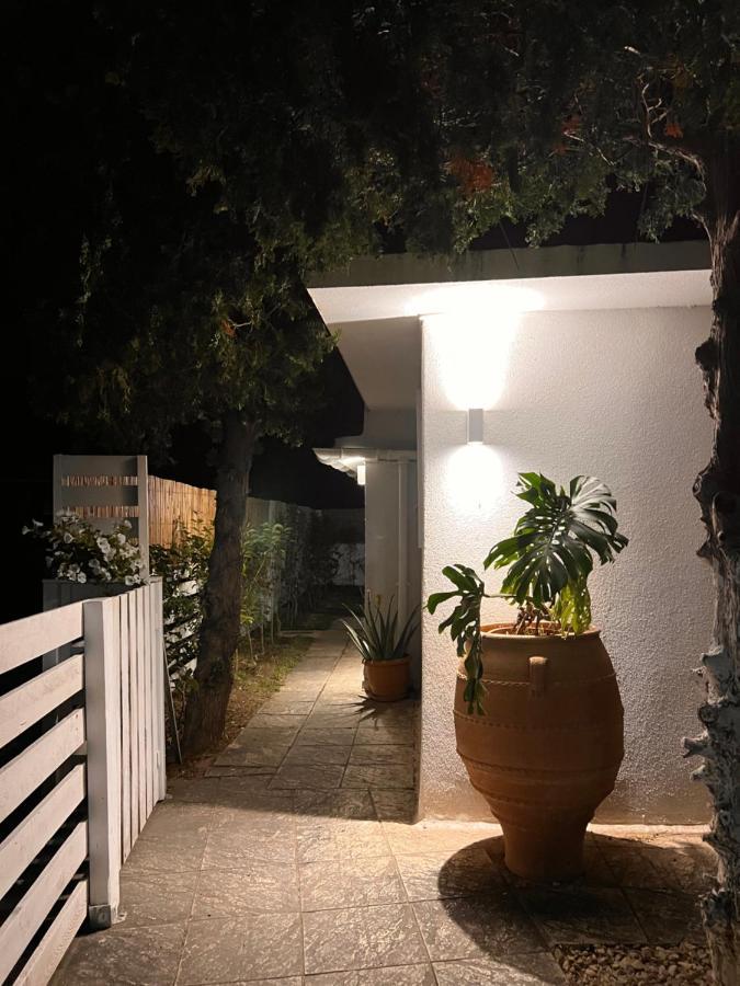 Appartamento Under The Vine Garden House Platánion Esterno foto